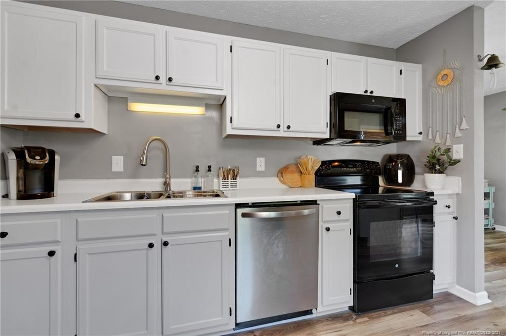 Pepperbush Dr, Fayetteville, NC 28304