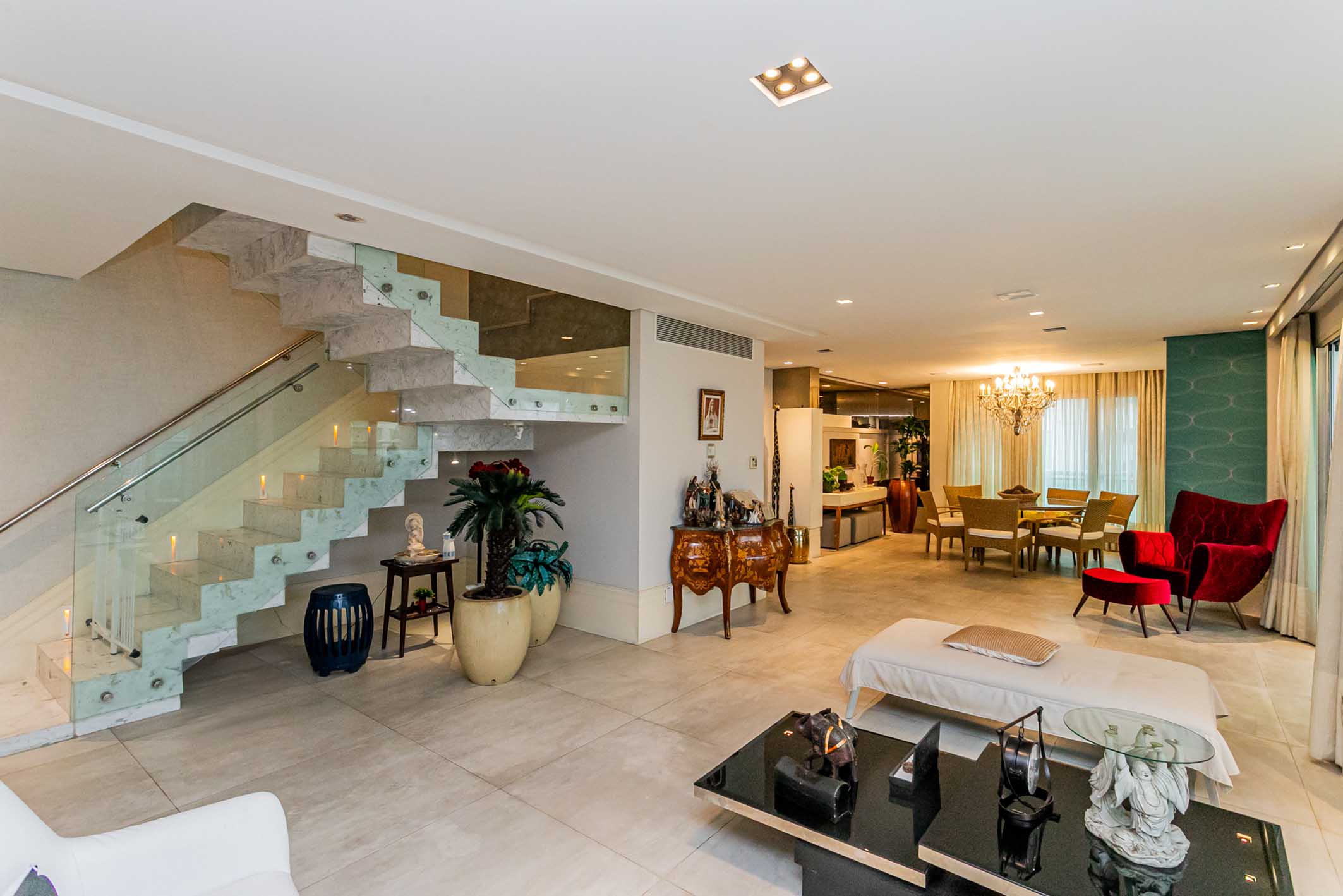 Luxury duplex penthouse with breathtaking views and full amenities in Península