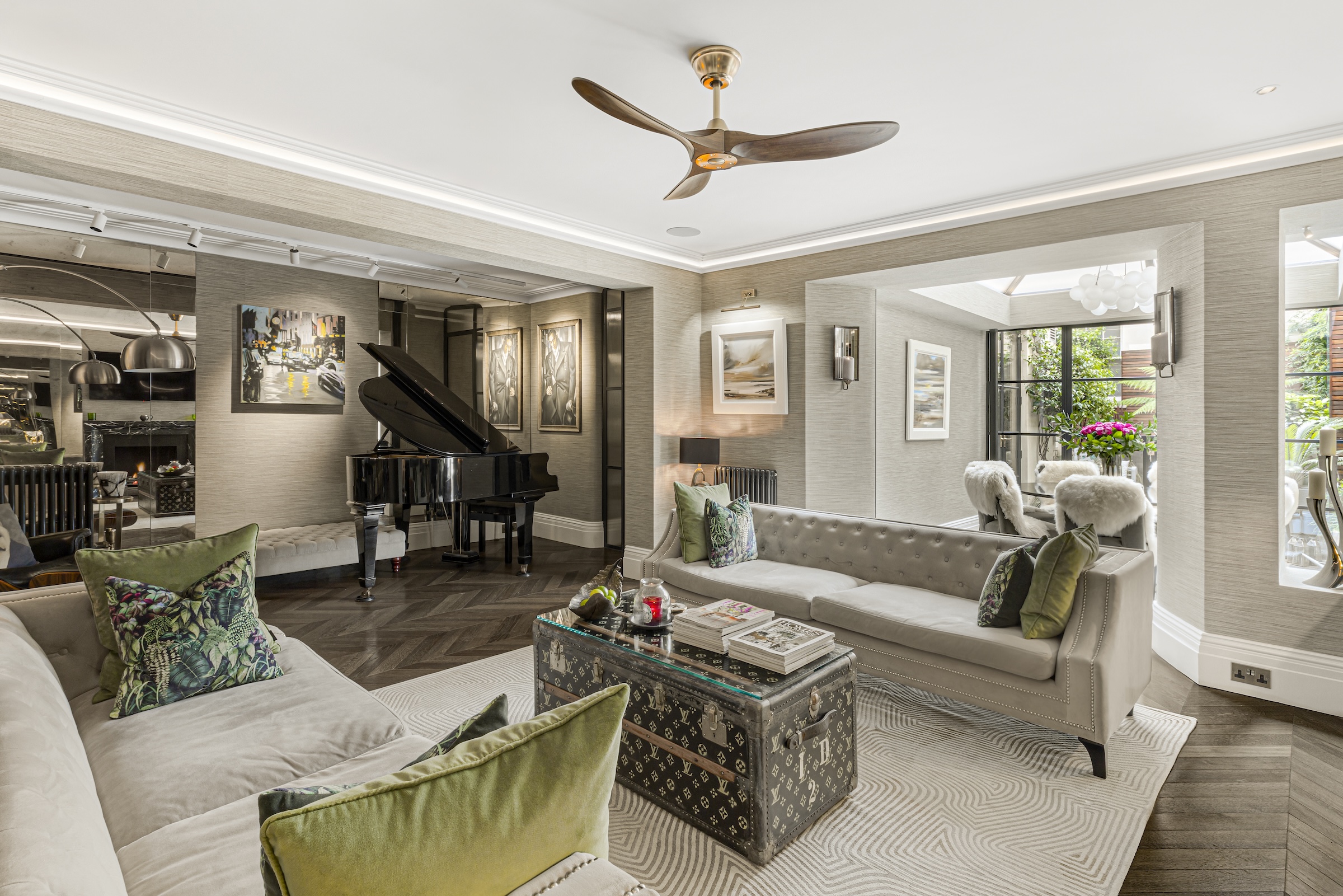 Exquisitely designed apartment with its own private entrance in Belgravia 