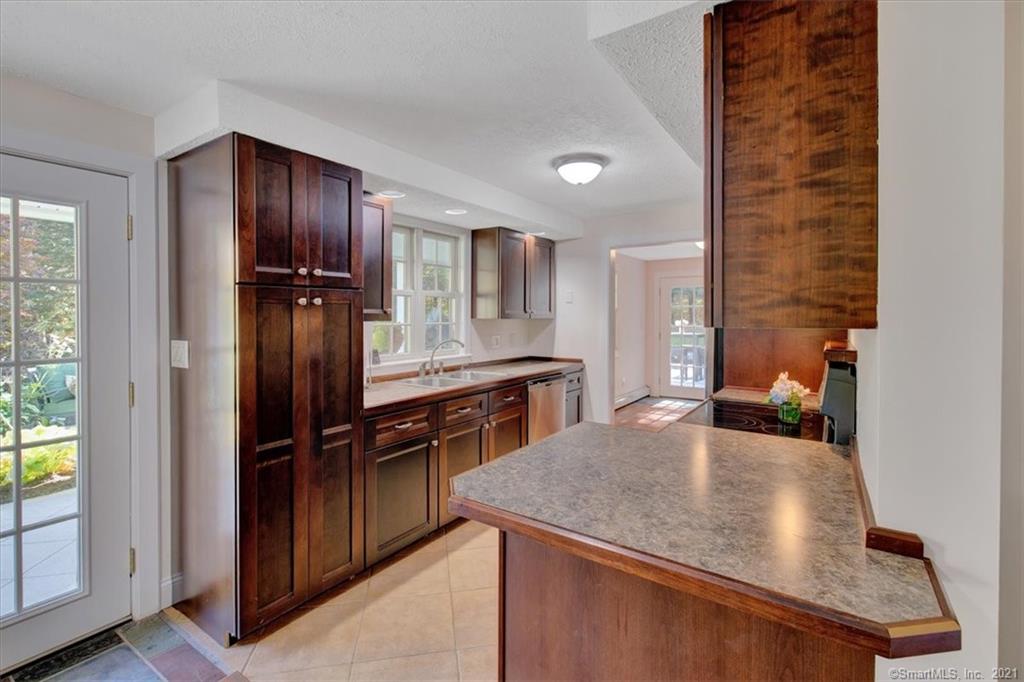Trowbridge Rd, Coventry, CT 06238