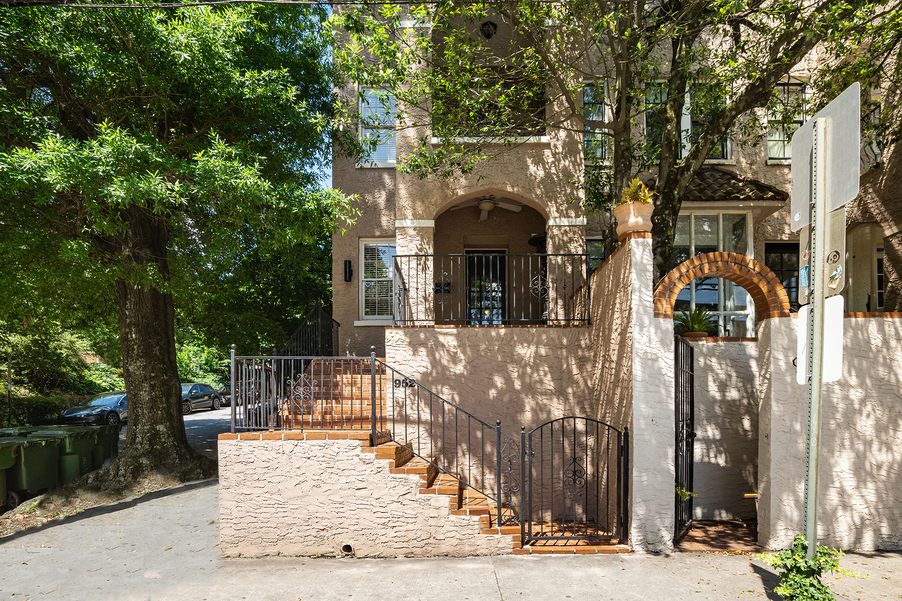 Enjoy This Sun-Drenched Townhome Near Piedmont Park