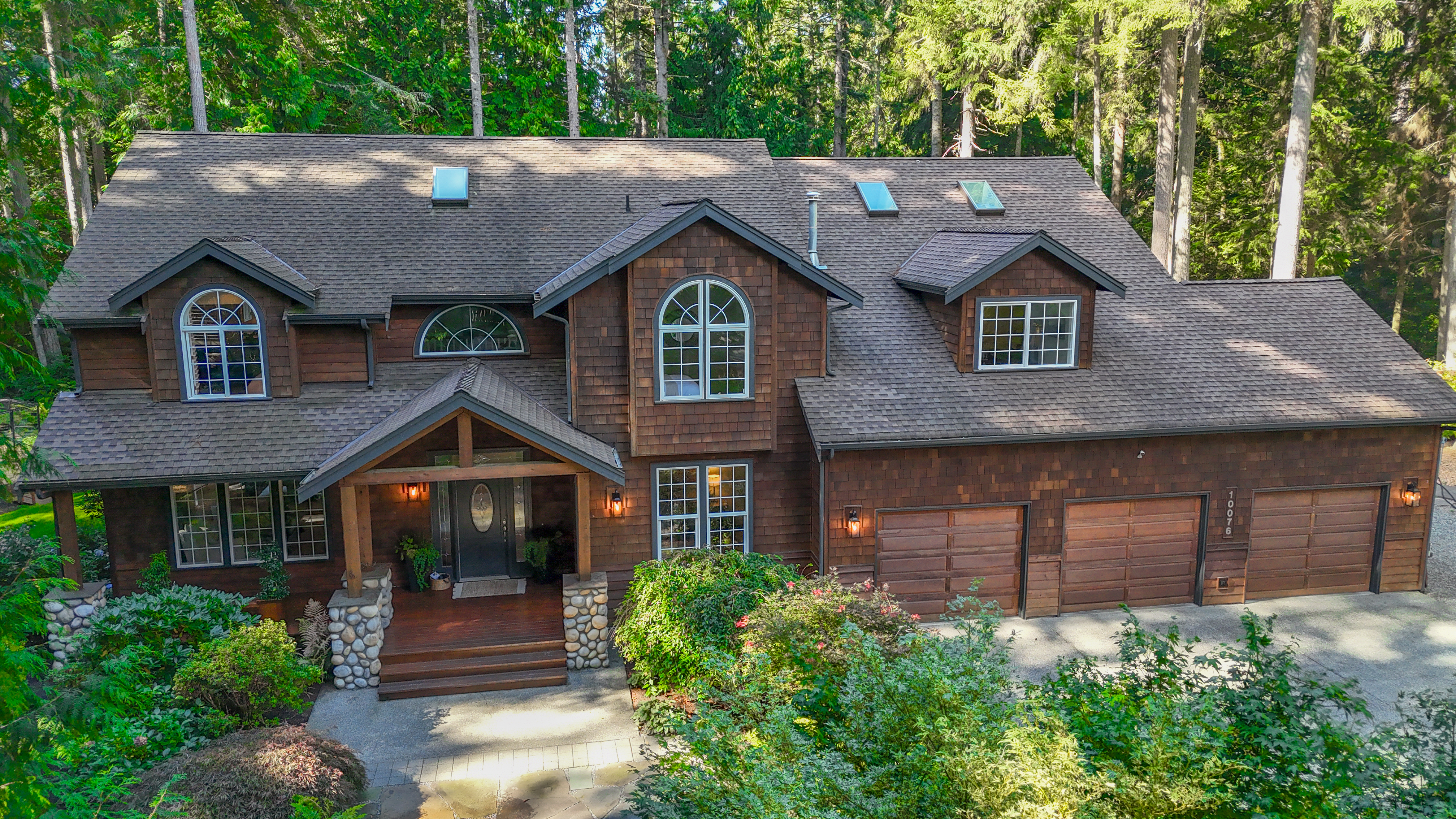 10076 Arrow Point Drive Northeast, Bainbridge Island, WA 98110