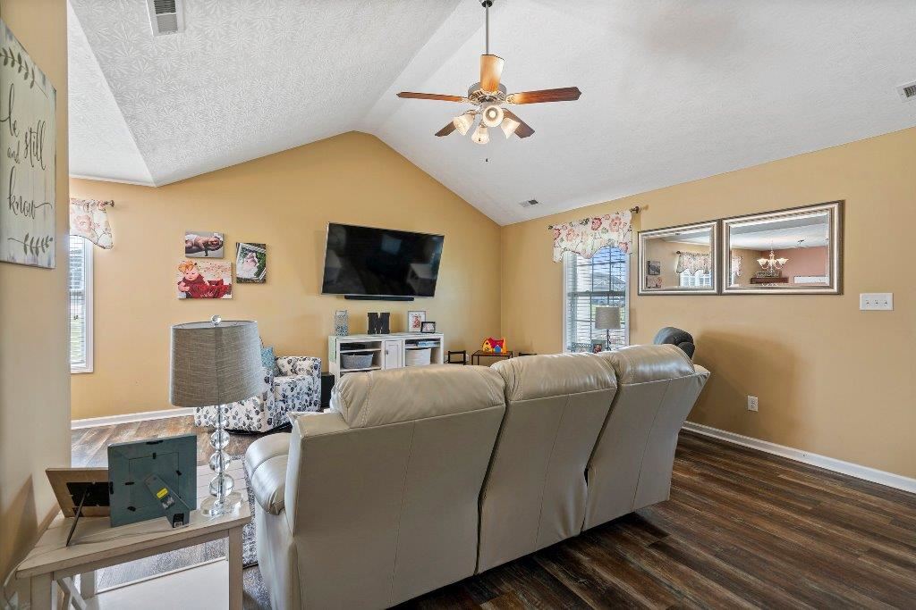 Calgary Way, Bowling Green, KY 42101