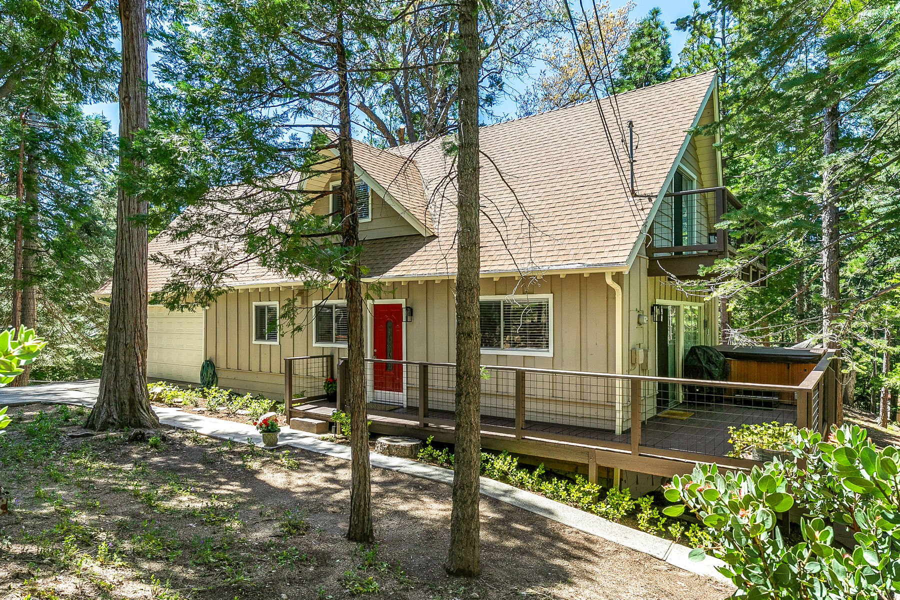 568 Grass Valley Rd, Lake Arrowhead 92352