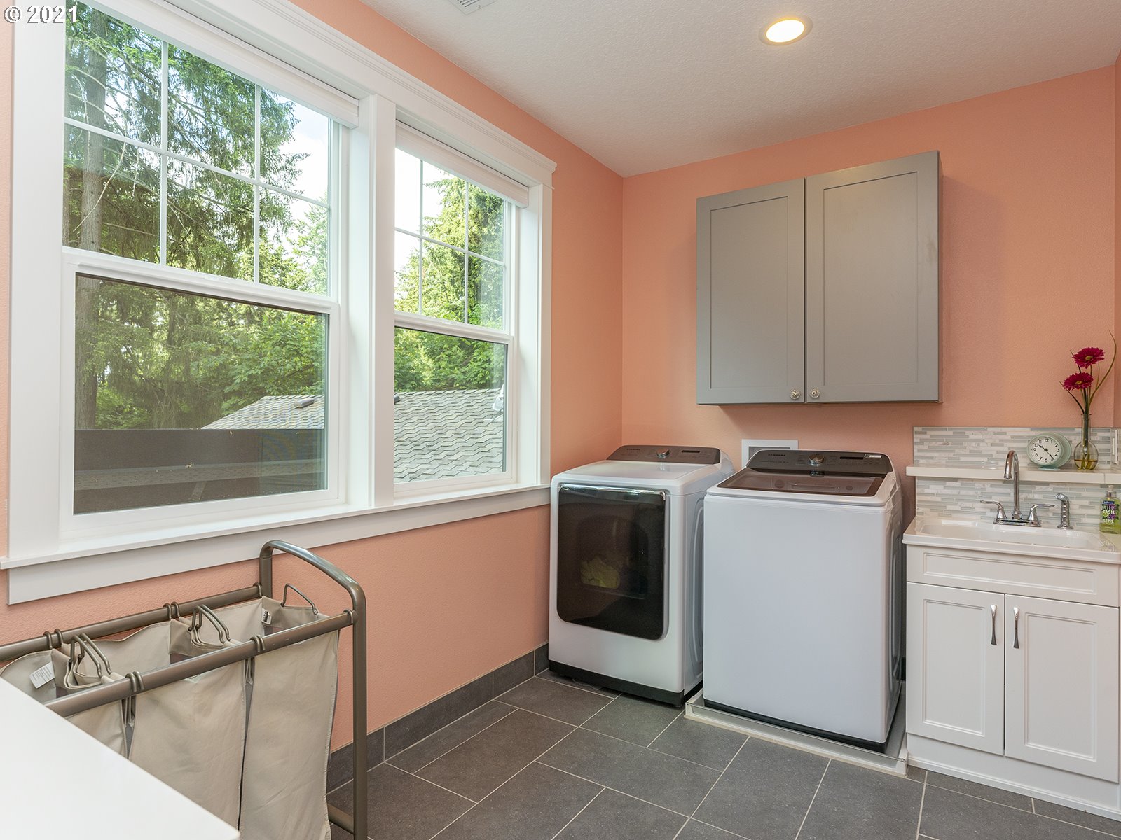 Seville Ave, Lake Oswego, OR 97035