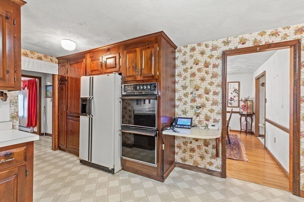 74 Lovejoy Rd, Andover, MA 01810