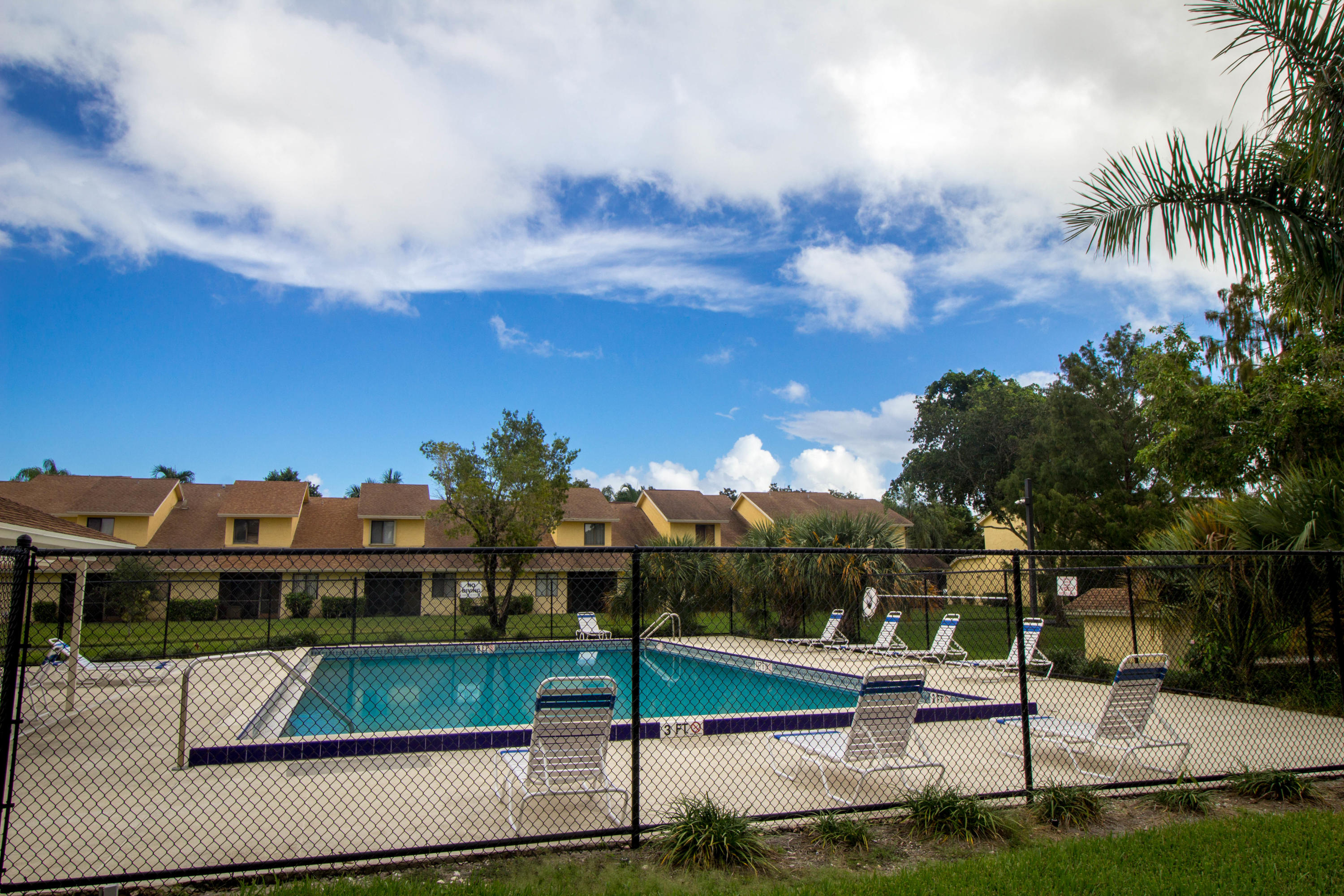 Woodbridge Lakes Cir, West Palm Beach, FL 33406