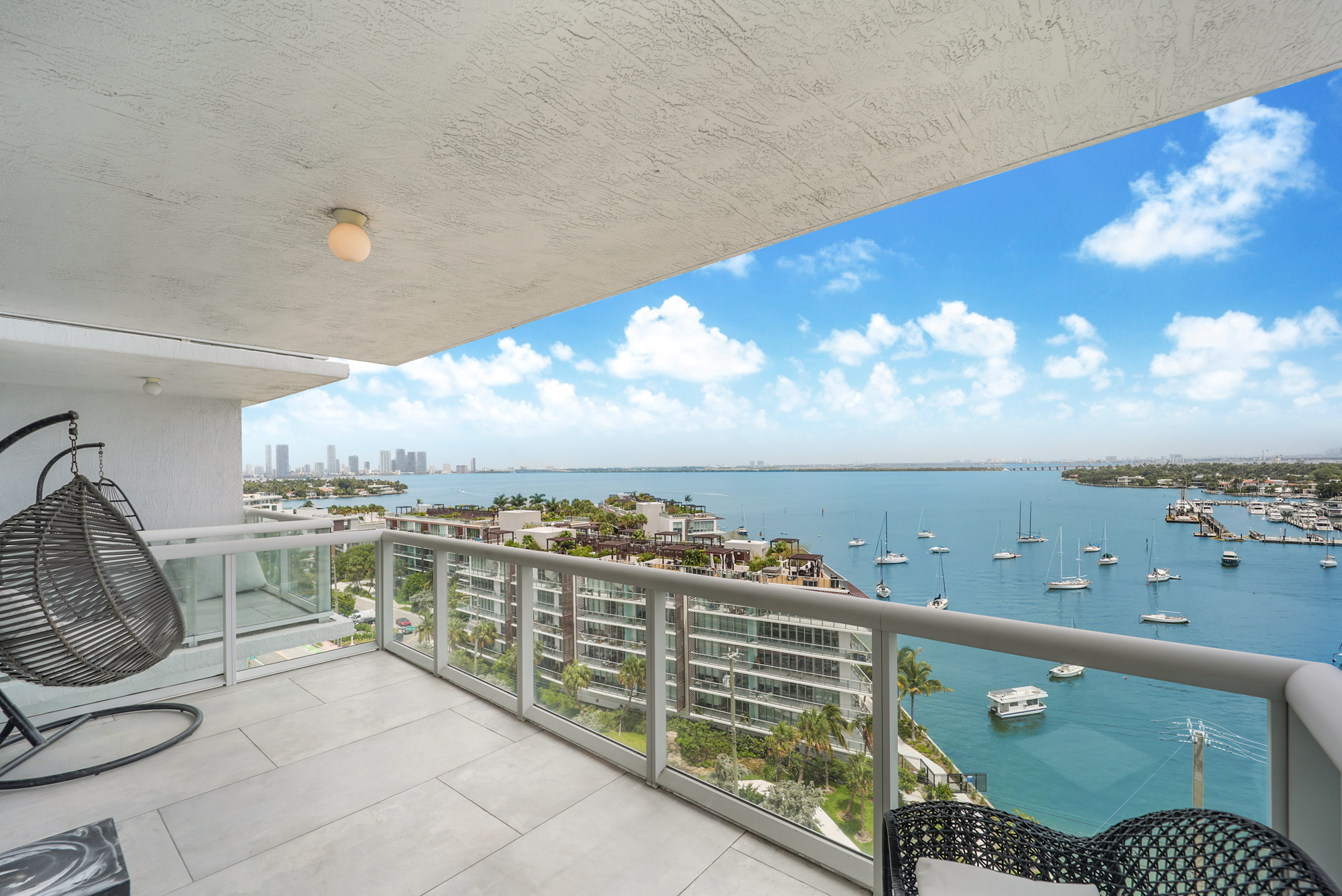 10 Venetian Way, #1103, Miami Beach, FL