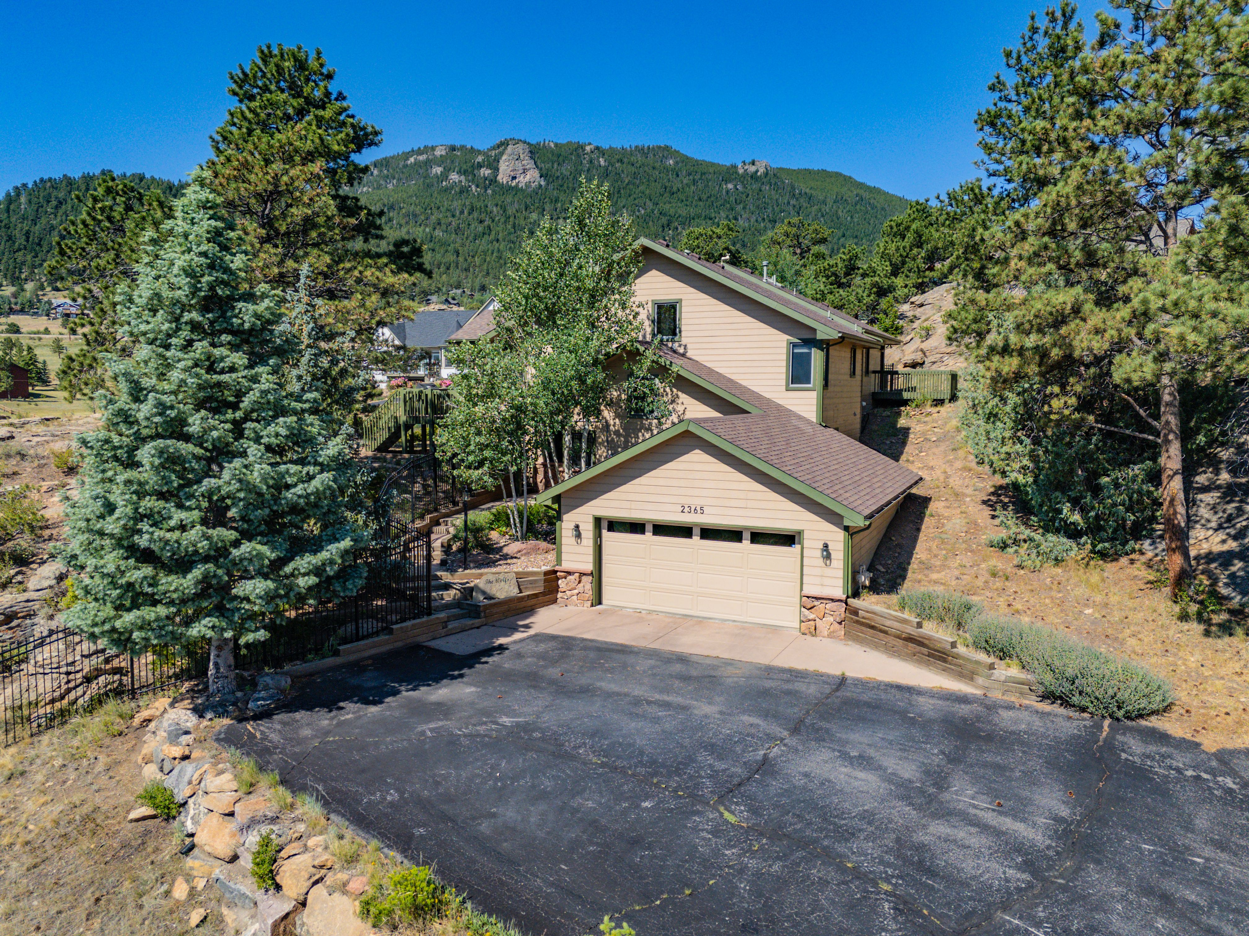 Beautiful Estes Park Home And Lot Adjacent To Mary's Lake