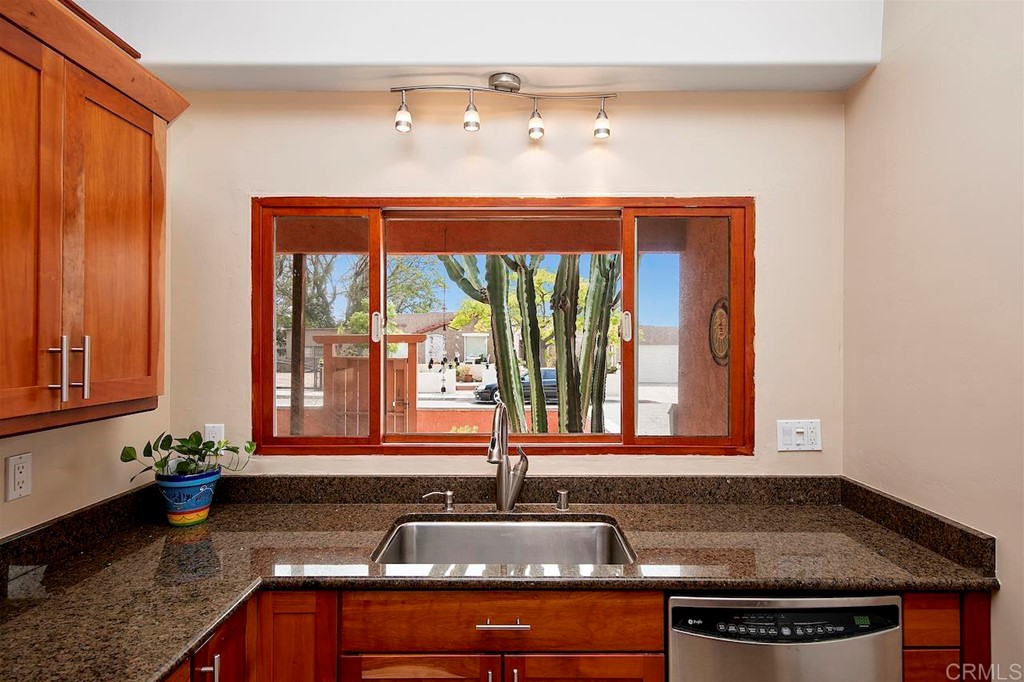 Pepper Dr, San Diego, CA 92105