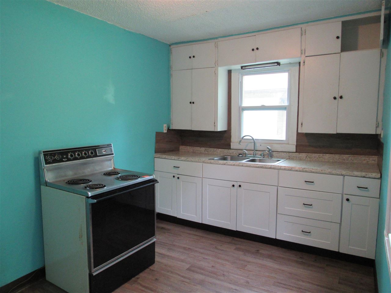 Piatt Ave, Wichita, KS 67214