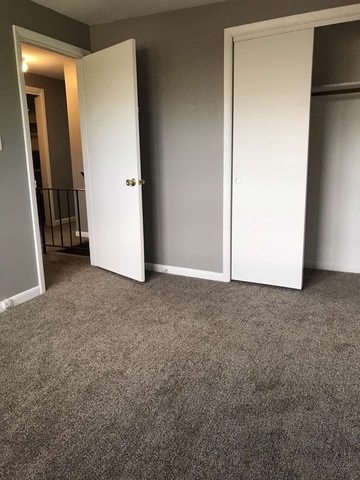 Linn Ct, North Aurora, IL 60542