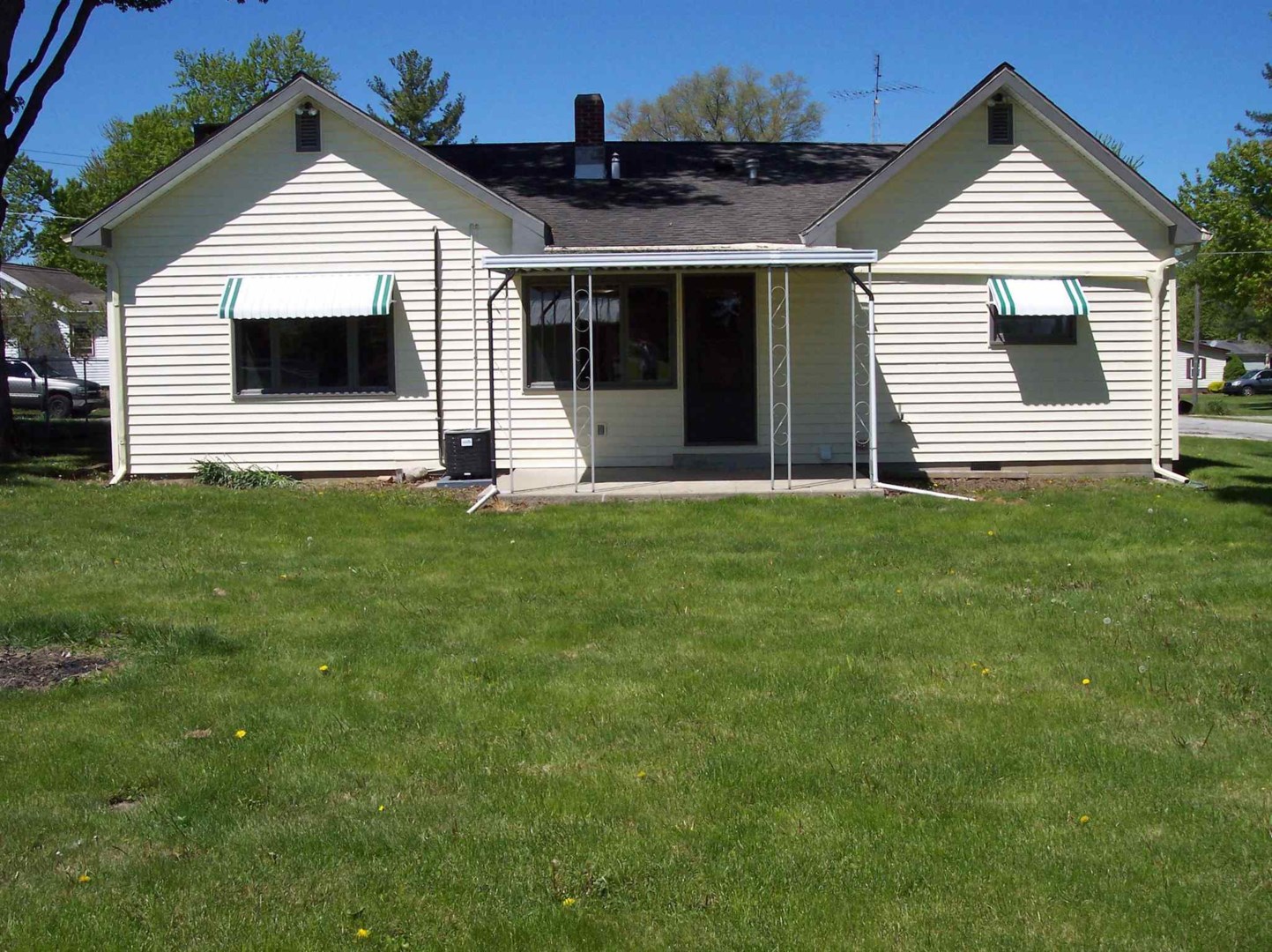 Poplar St, Silver Lake, IN 46982