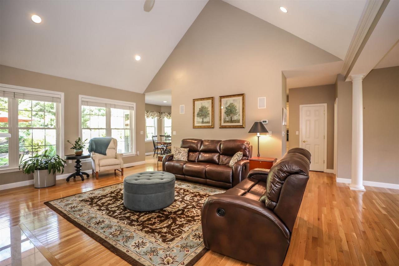 White Pine Ln, Manchester, NH 03102 #1