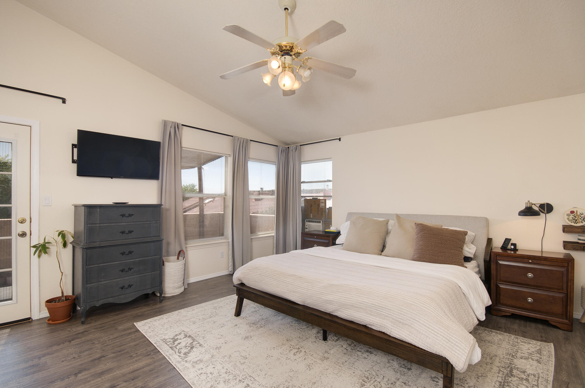 Whisper Ridge Dr, Albuquerque, NM 87120