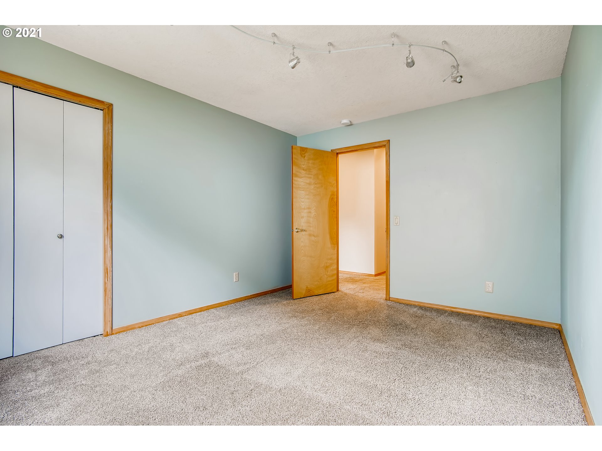 Yoncalla Ct, Portland, OR 97229