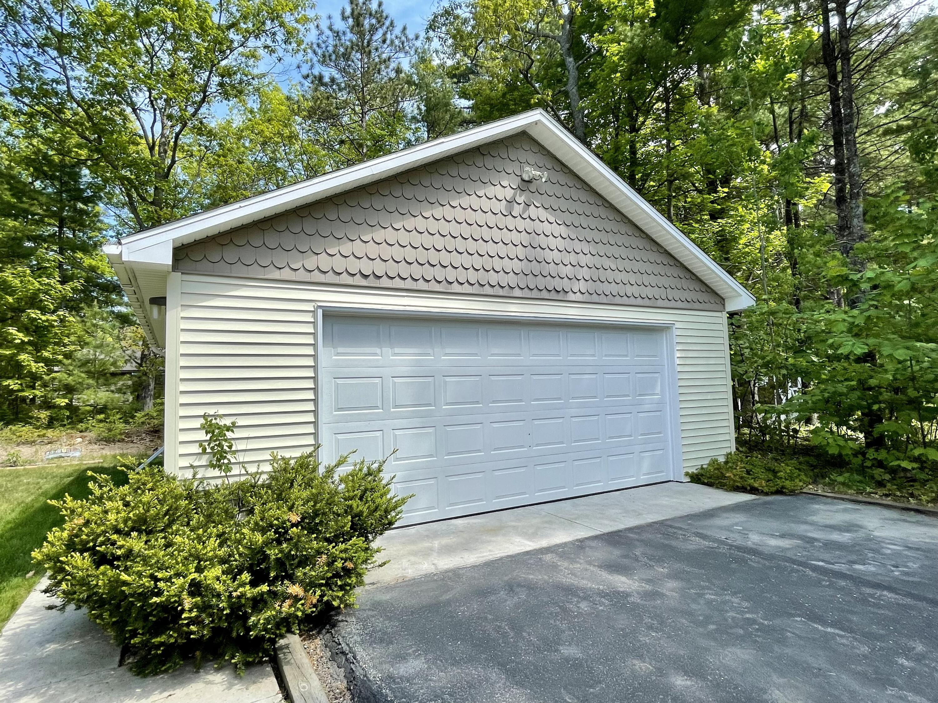 Helmond Dr, Cheboygan, MI 49721