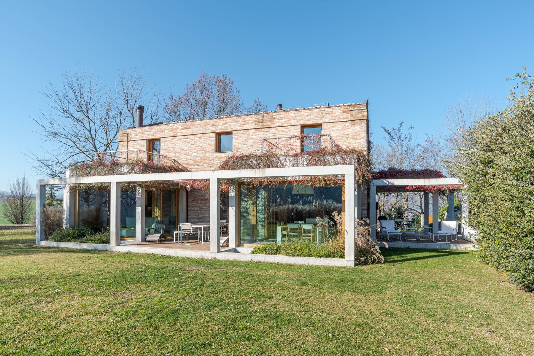 Modern, eco-friendly design villa on the hills of Parma