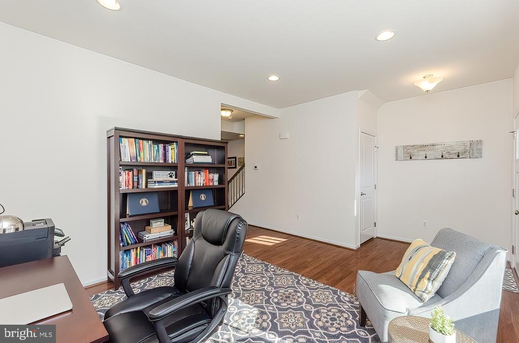 Tollerton Trl, Falling Waters, WV 25419