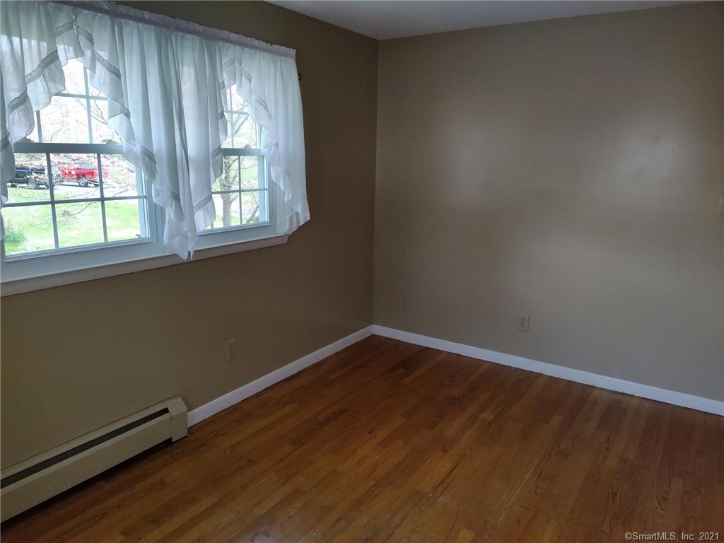Dana Ln, Meriden, CT 06451