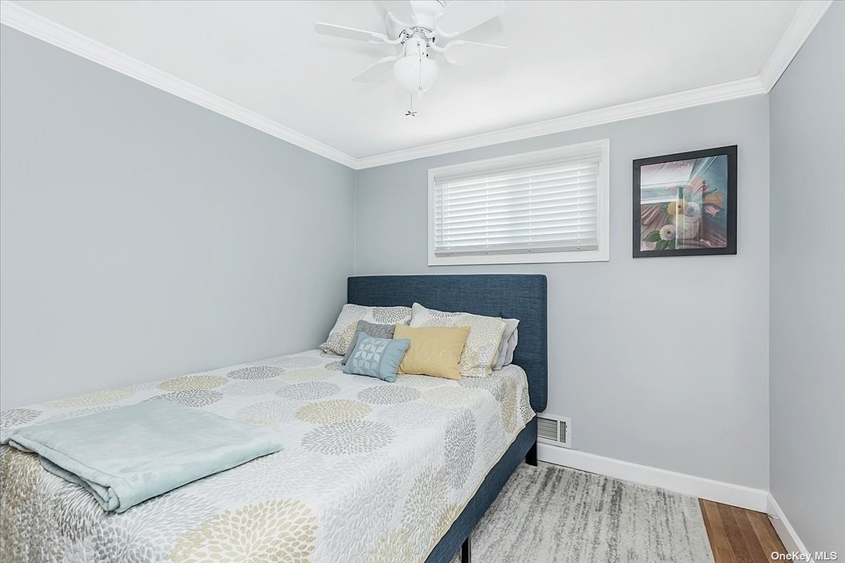24th St, Deer Park, NY 11729