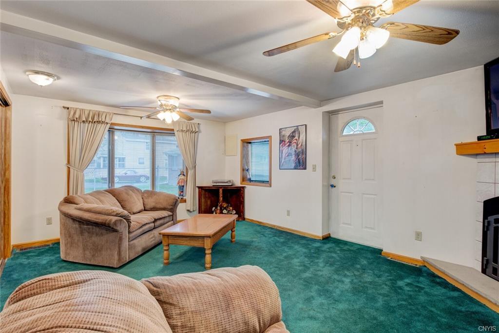 Earl Ave, Syracuse, NY 13211