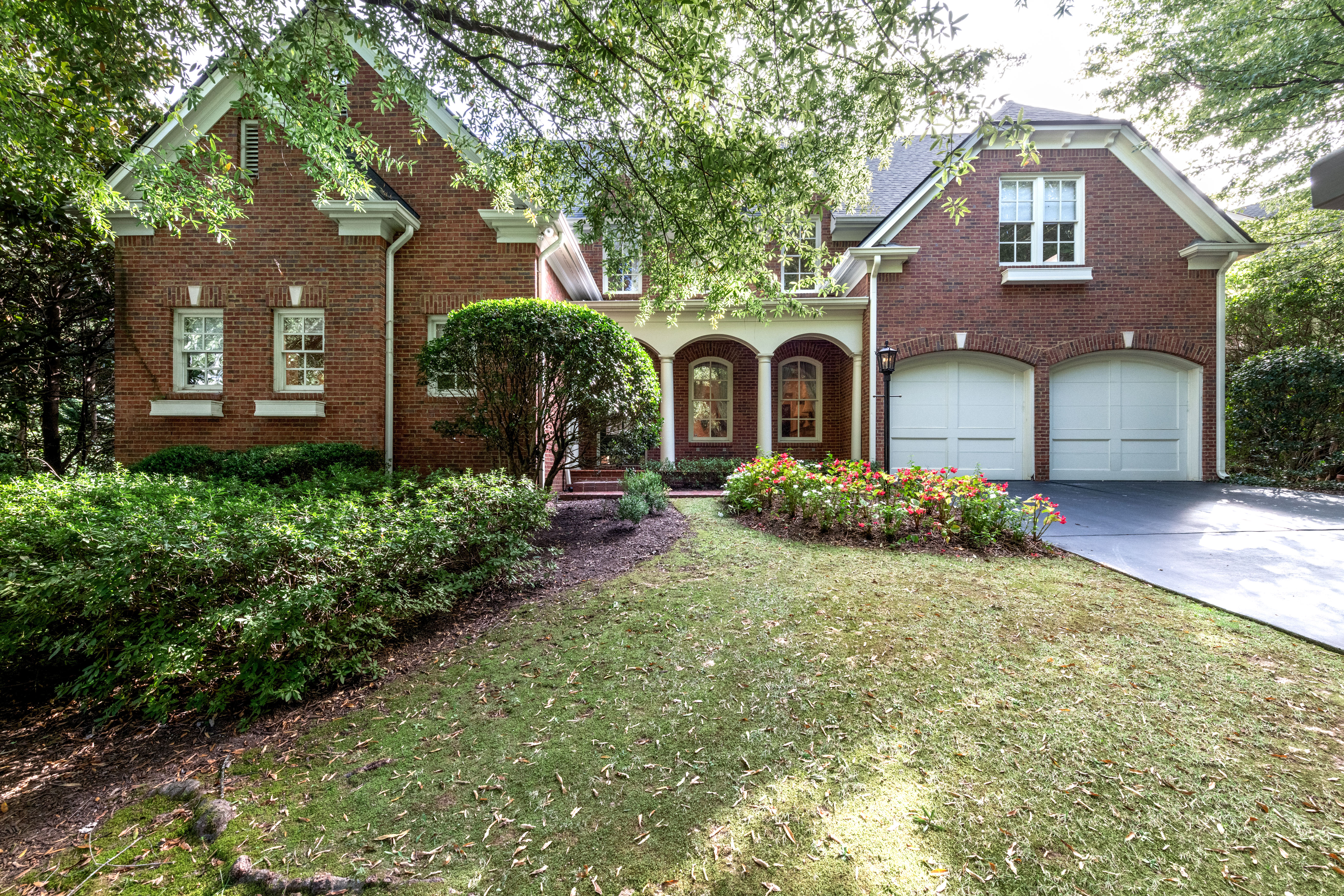 Beautiful Home in Sought-after Cul-de-sac of Charming Homes