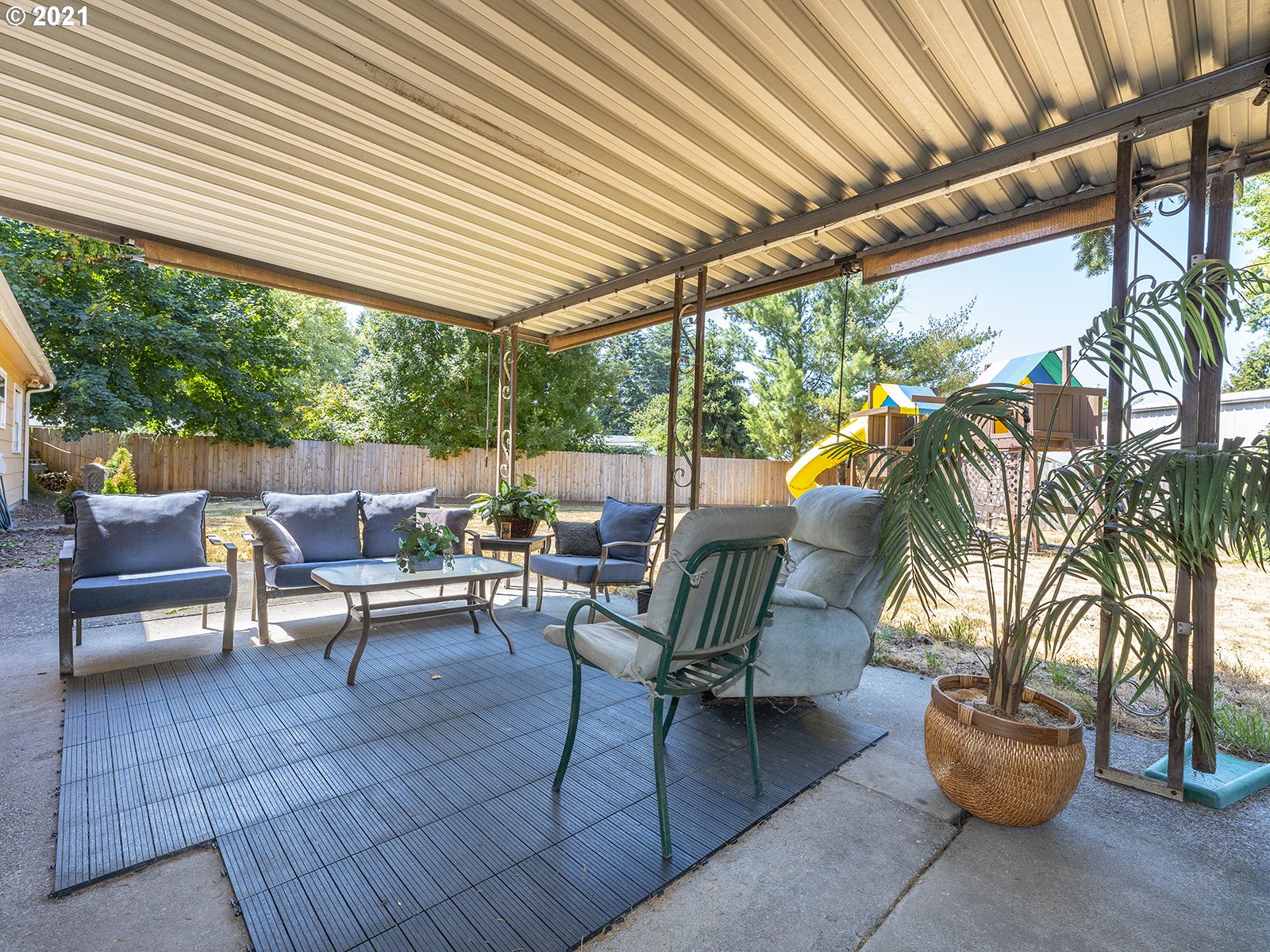 Rainbow Cir, Milwaukie, OR 97222