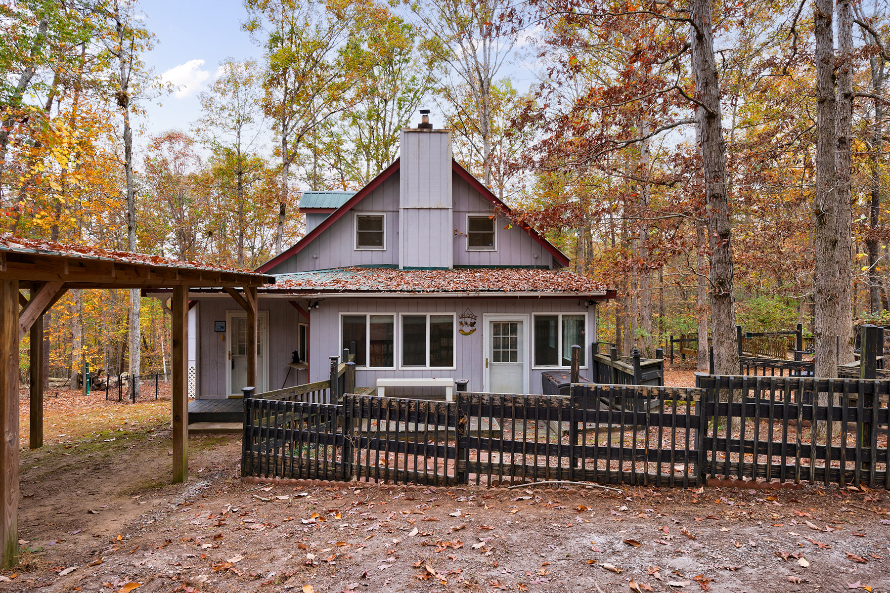 Stunning Mountain Retreat on Over an Acre of Land