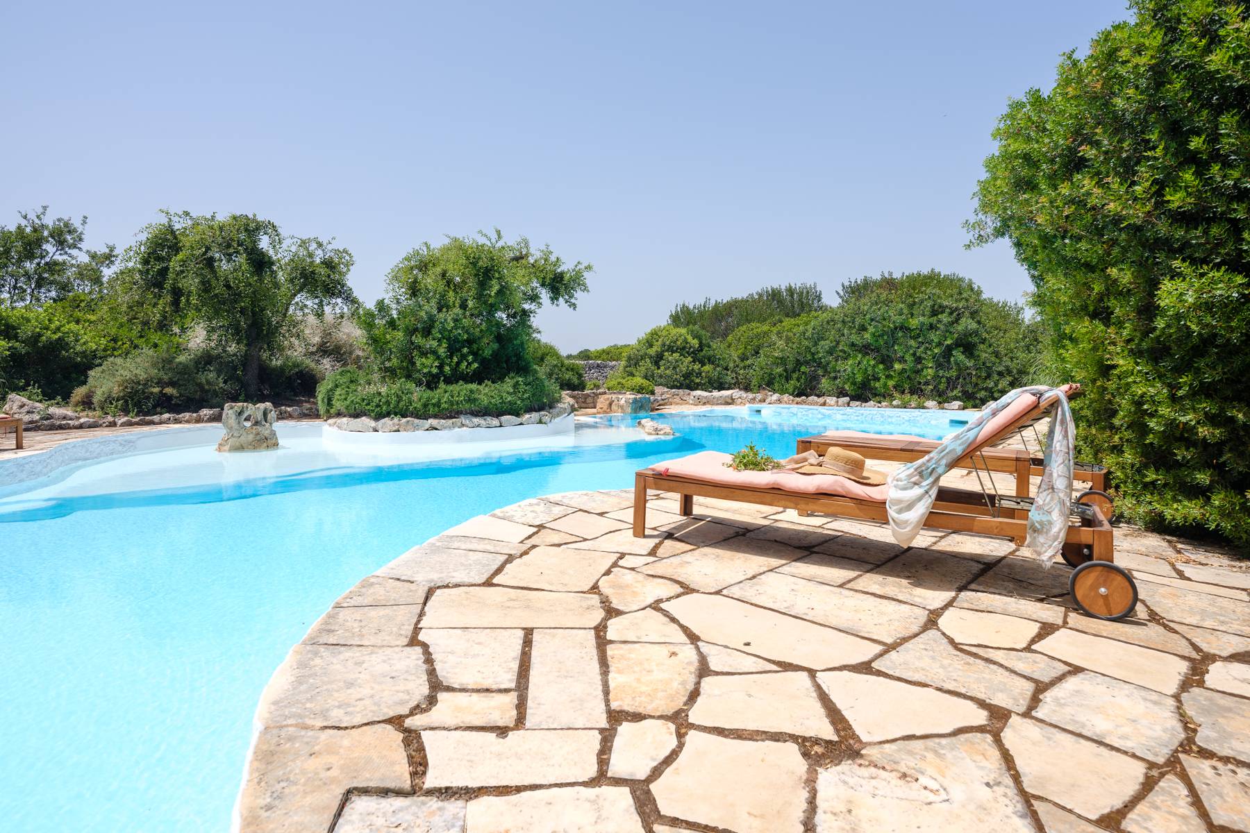 Captivating trulli with pool near Ostuni