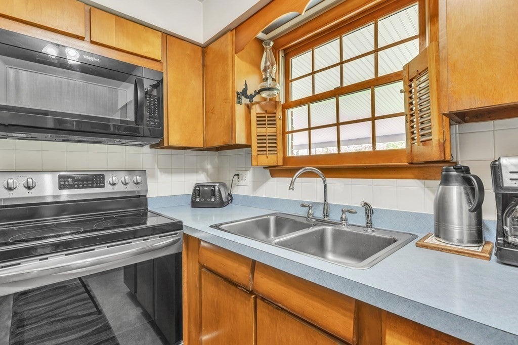 Norman Cir, Turners Falls, MA 01376