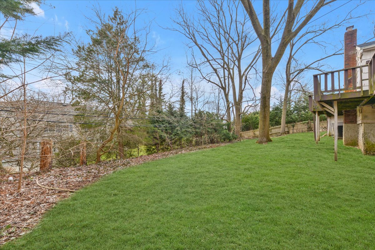 Hewlett Ln, Port Washington, NY 11050