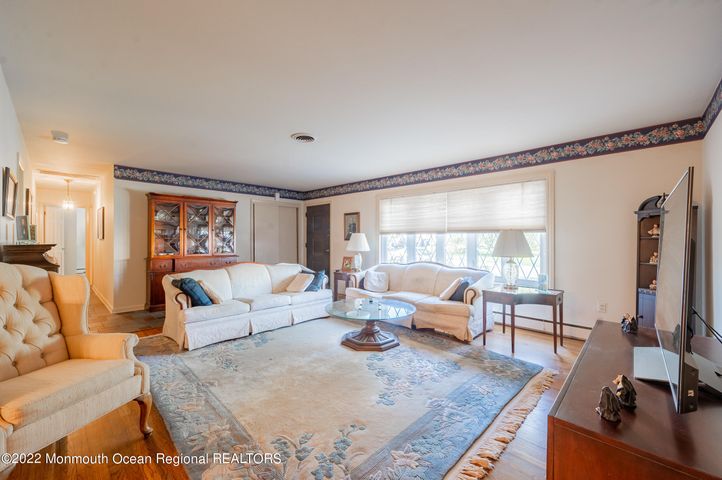 Hollywood Ave, Toms River, NJ 08753