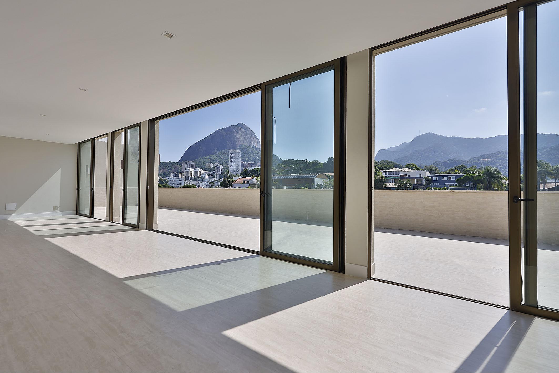 Single-level penthouse with views of Christ the Redeemer, Lagoa, and Dois Irmãos