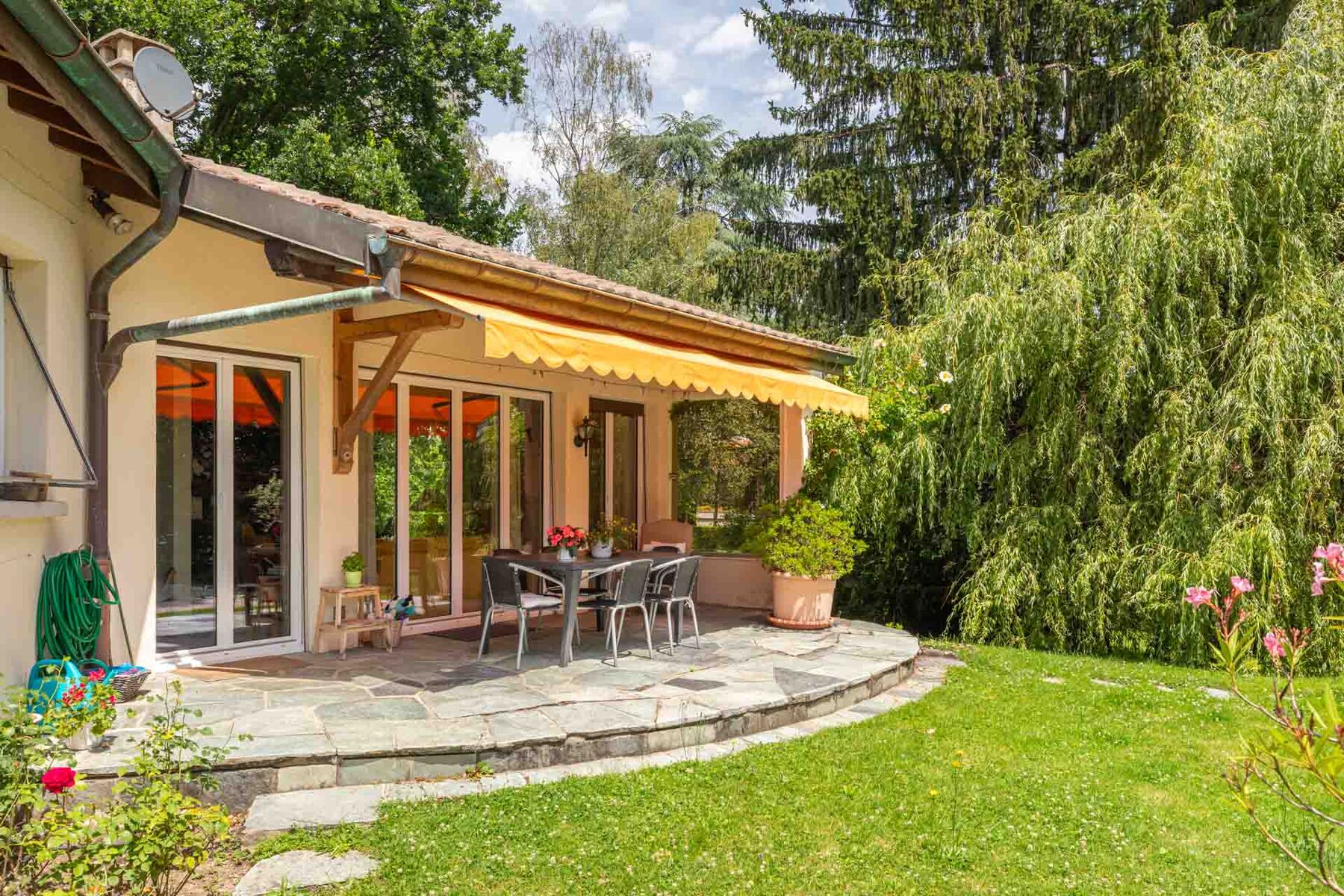 Spacious detached villa: A rare opportunity in Coppet