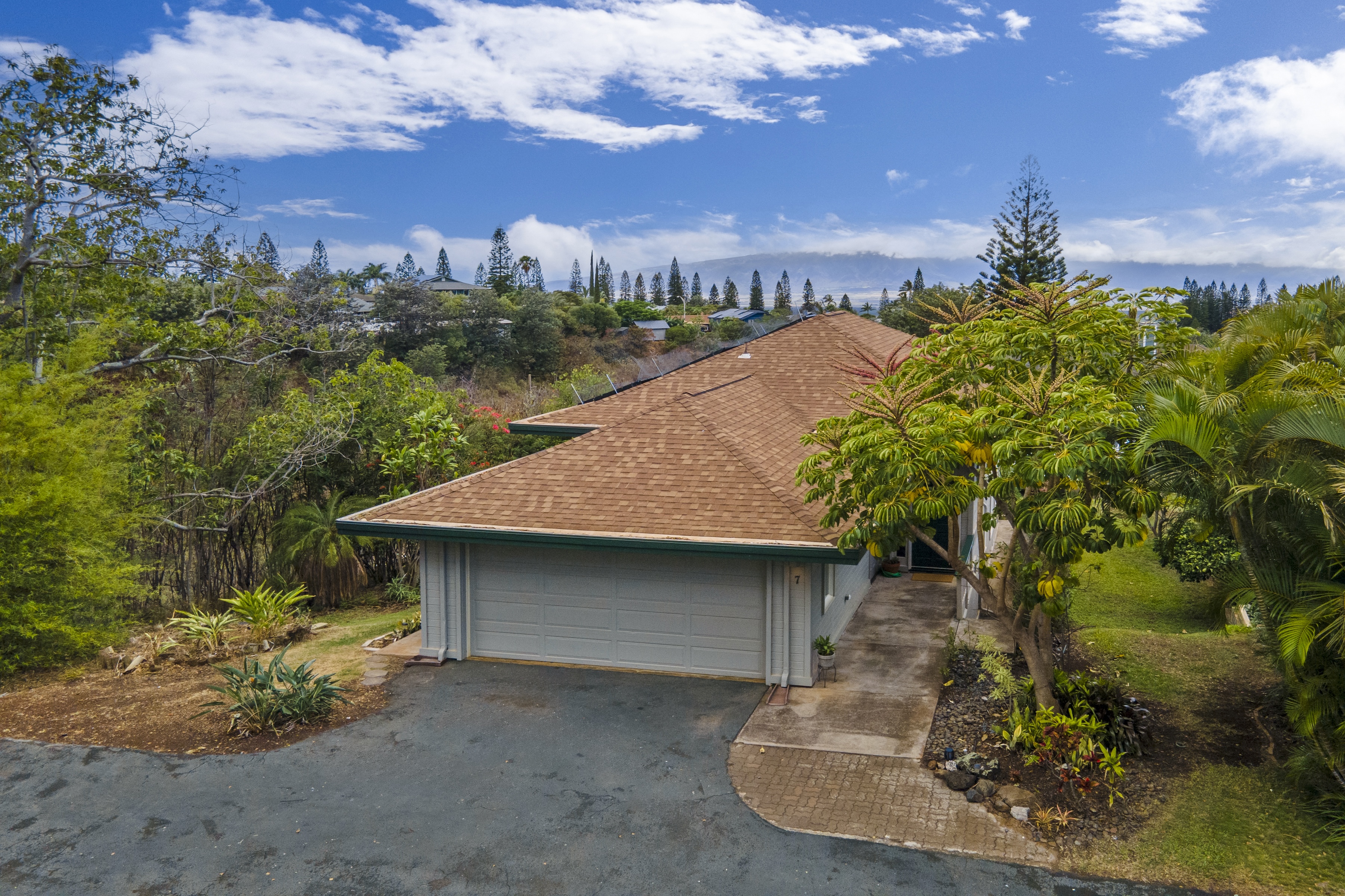 Charming Pukalani Home with Mountain and Valley Views