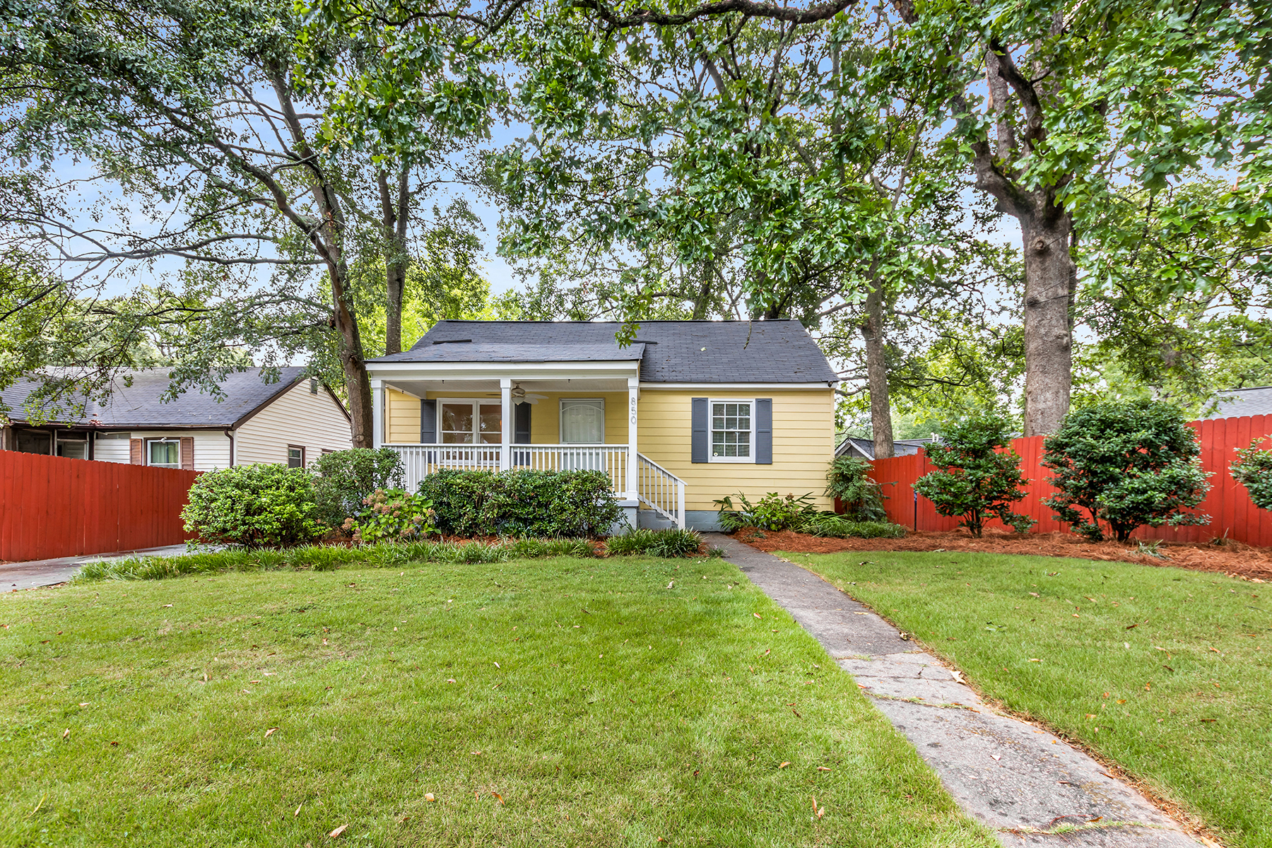 Charming Cottage-Style Home Om Flat Shoals Way