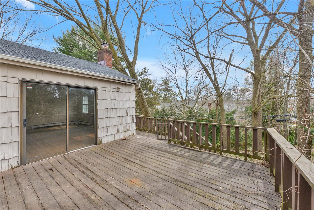 Hewlett Ln, Port Washington, NY 11050 #1
