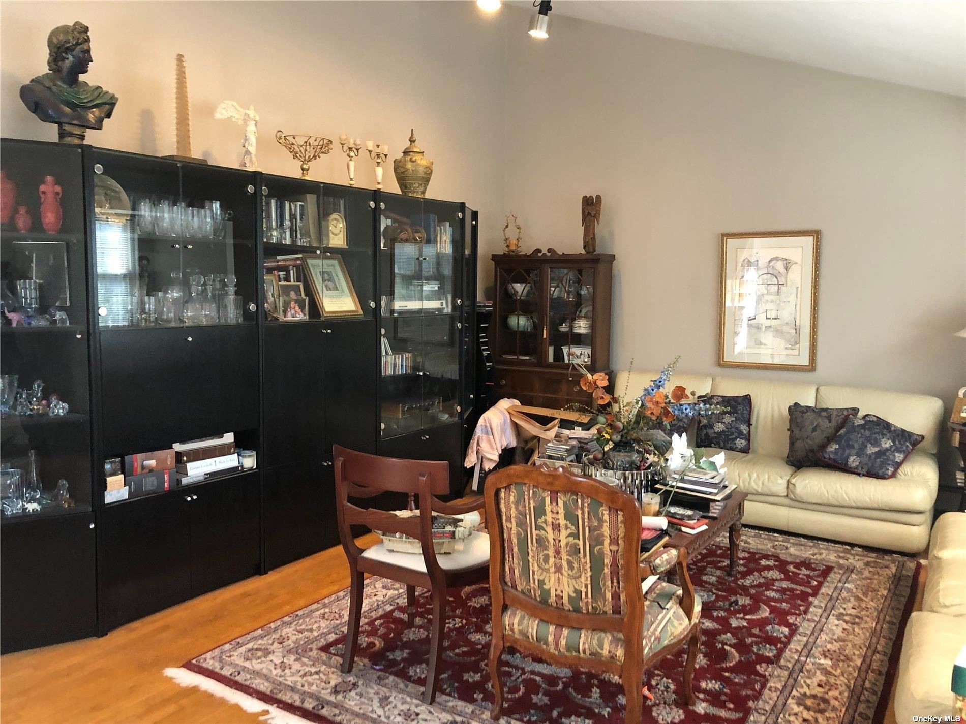 78 Barry Ln, Syosset, NY 11791