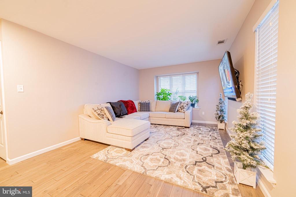 Dublin Ct, Williamstown, NJ 08094