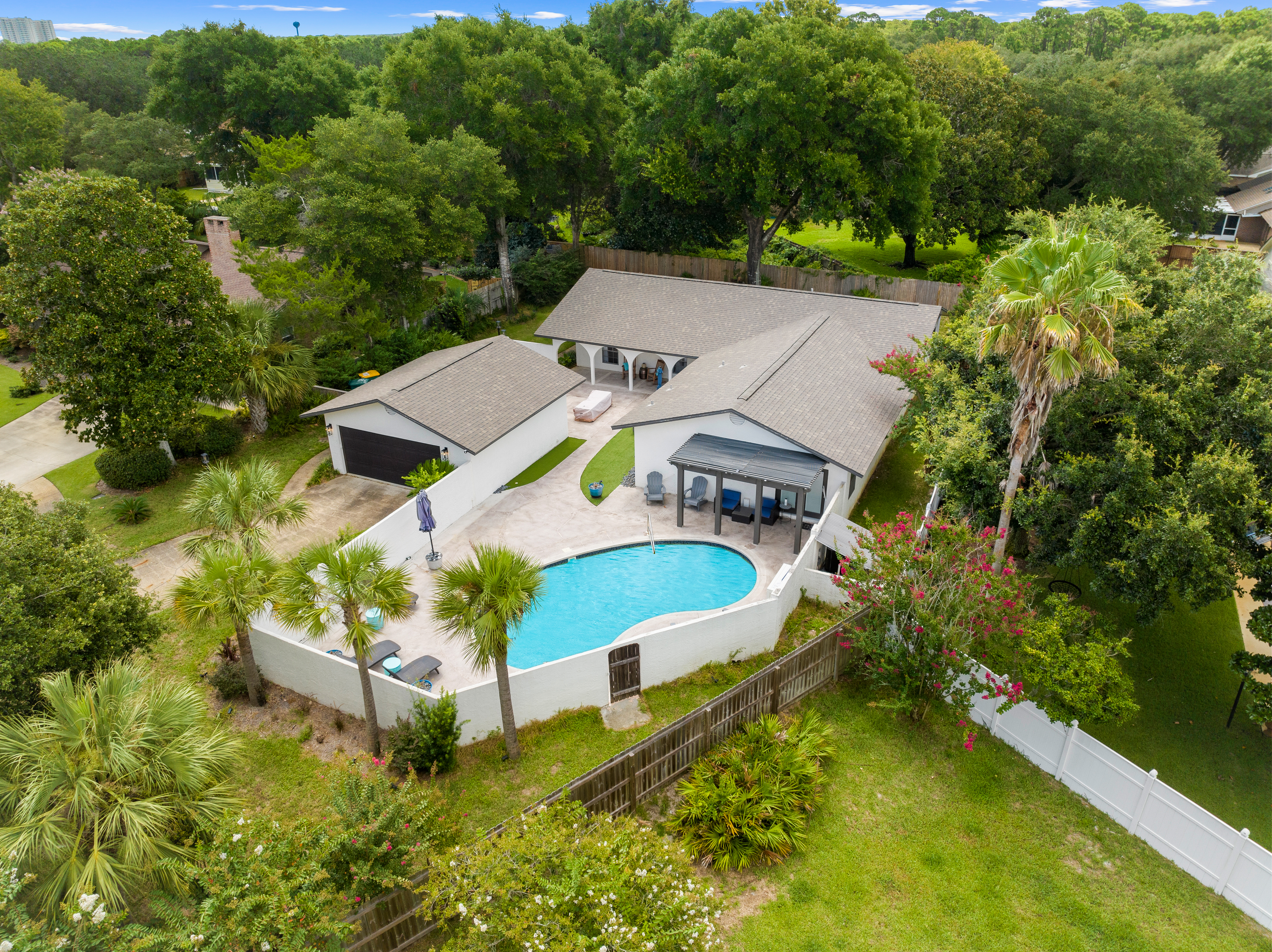 Single-Level Family Home With Pool In The Heart Of Destin