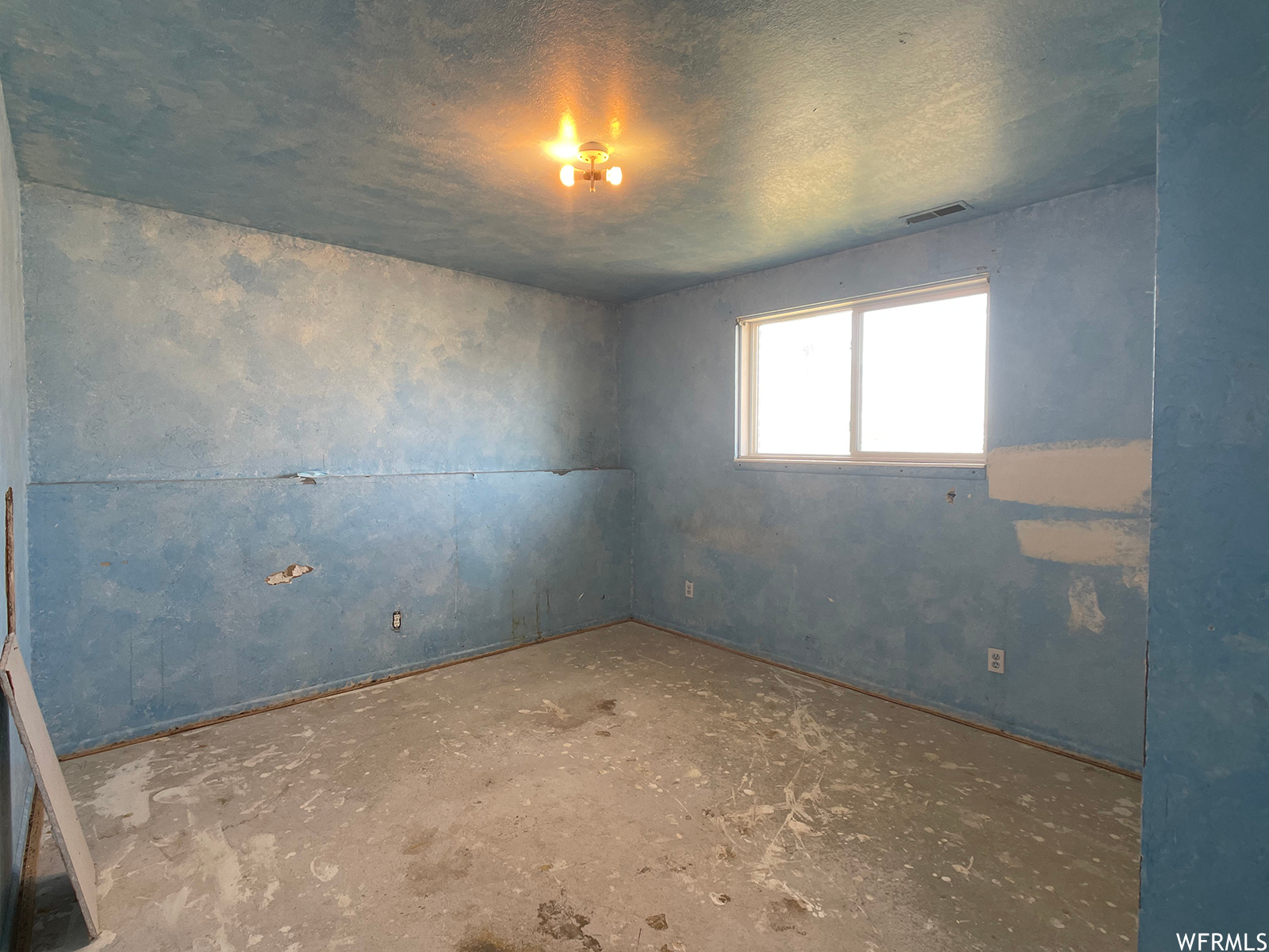 930 , Pleasant Grove, UT 84062