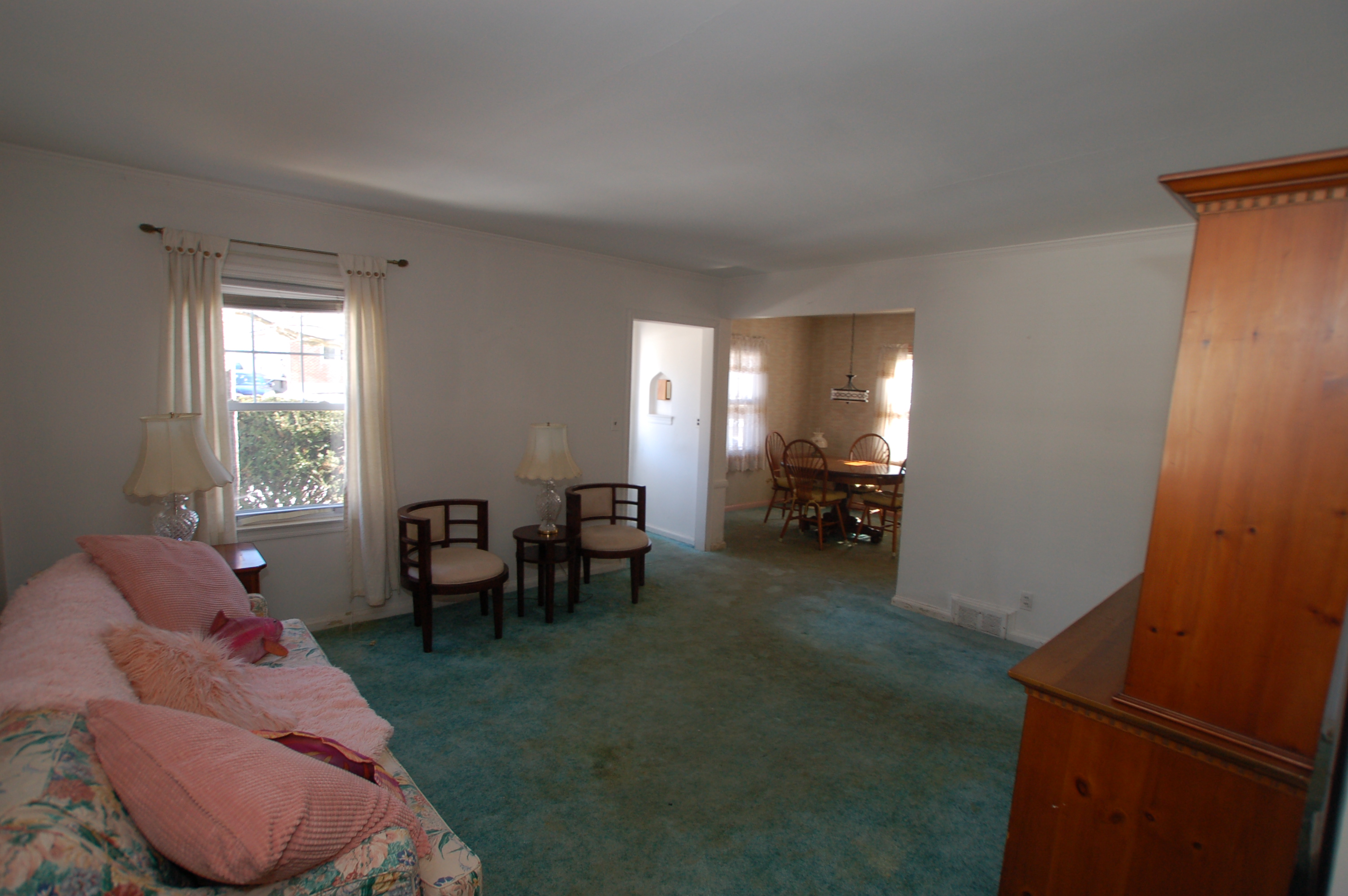 Bregman Ave, New Hyde Park, NY 11040