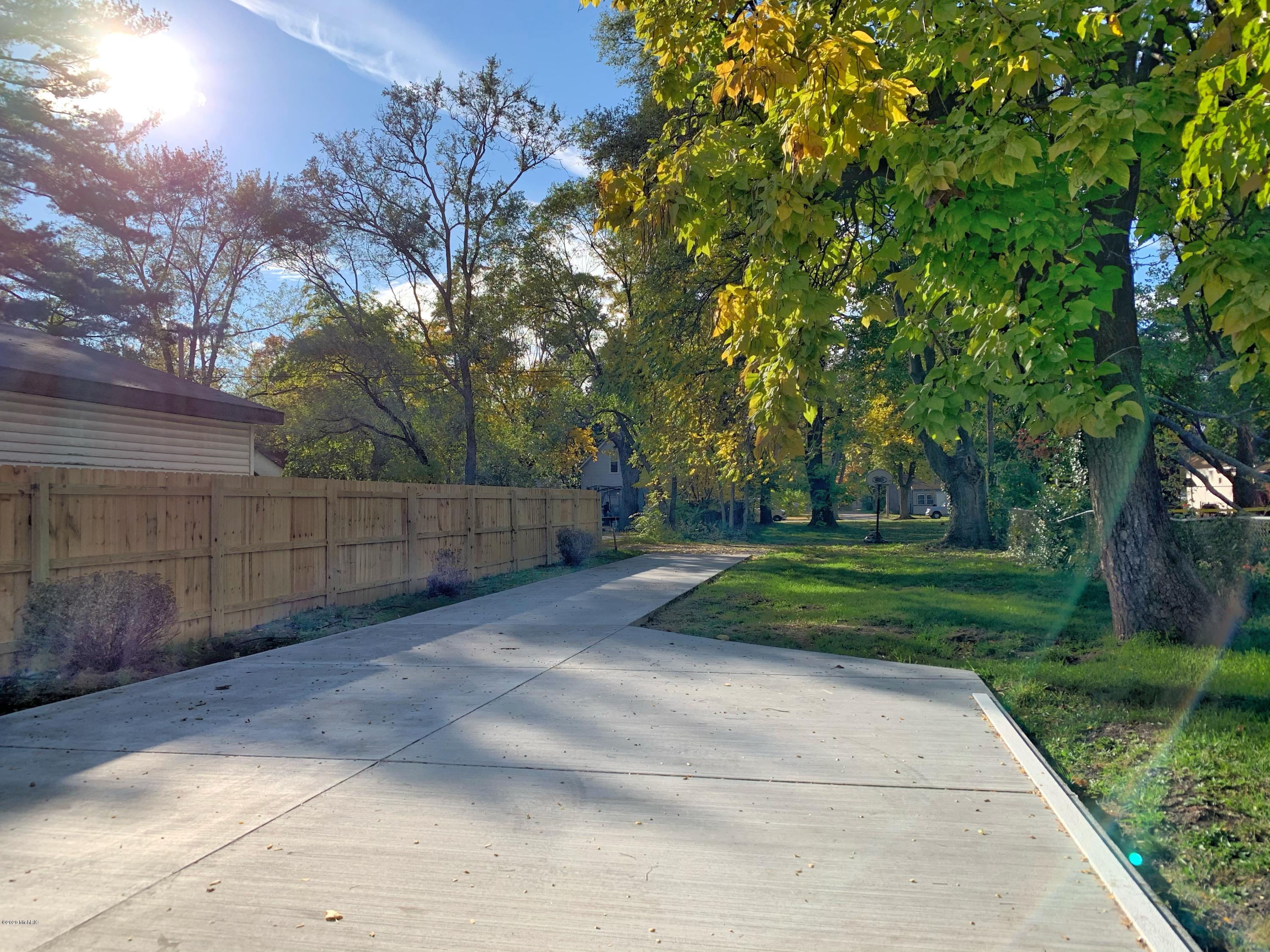 7th St, Muskegon, MI 49441