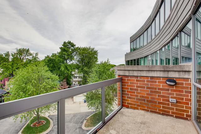 Emerson St, Evanston, IL 60201