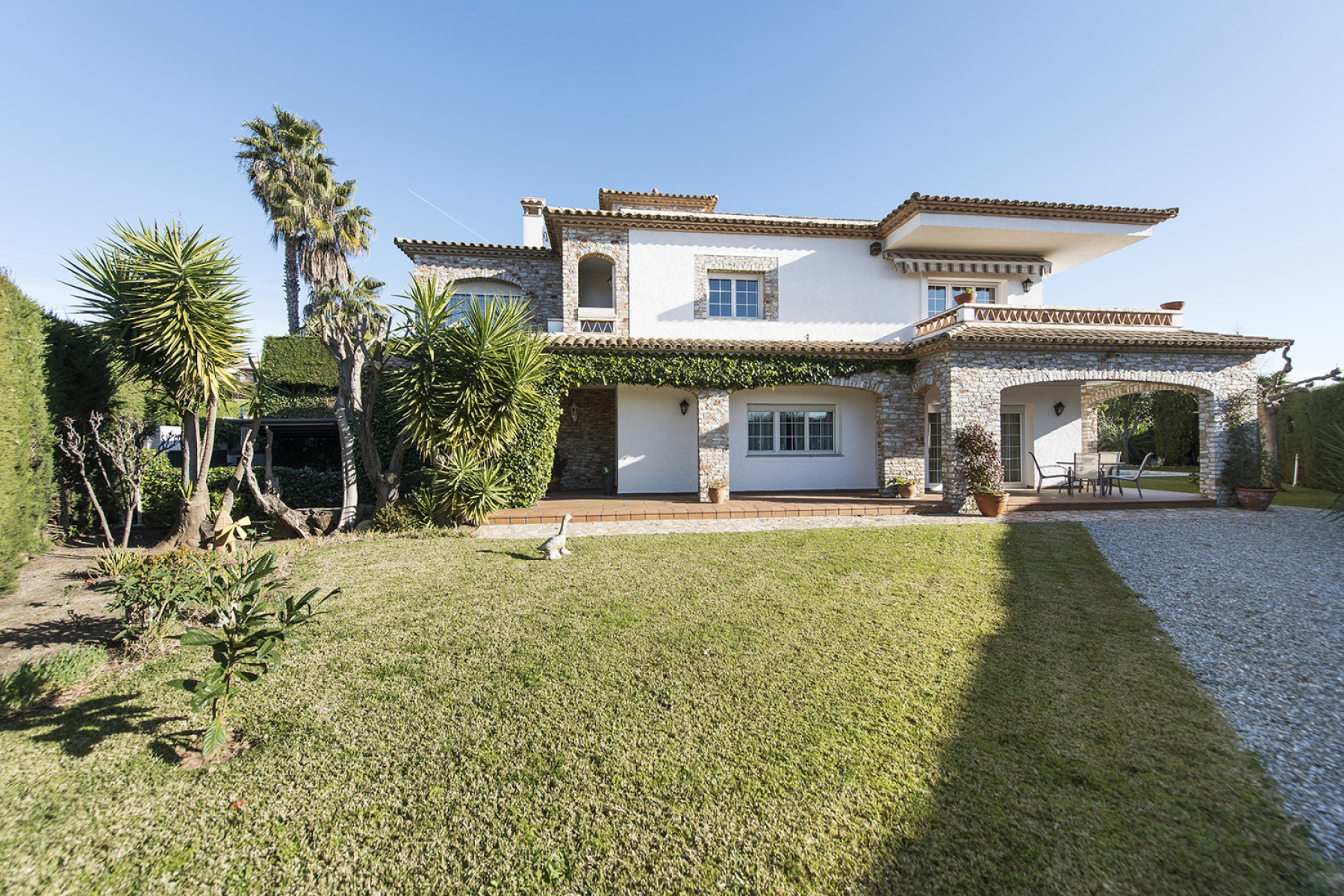 Centrally located house in Playa de Aro with garden and pool