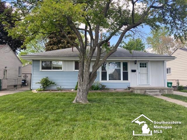 Leona St, Garden City, MI 48135