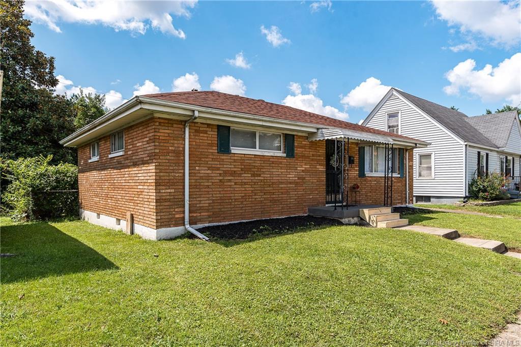 Sherwood Ave, Clarksville, IN 47129