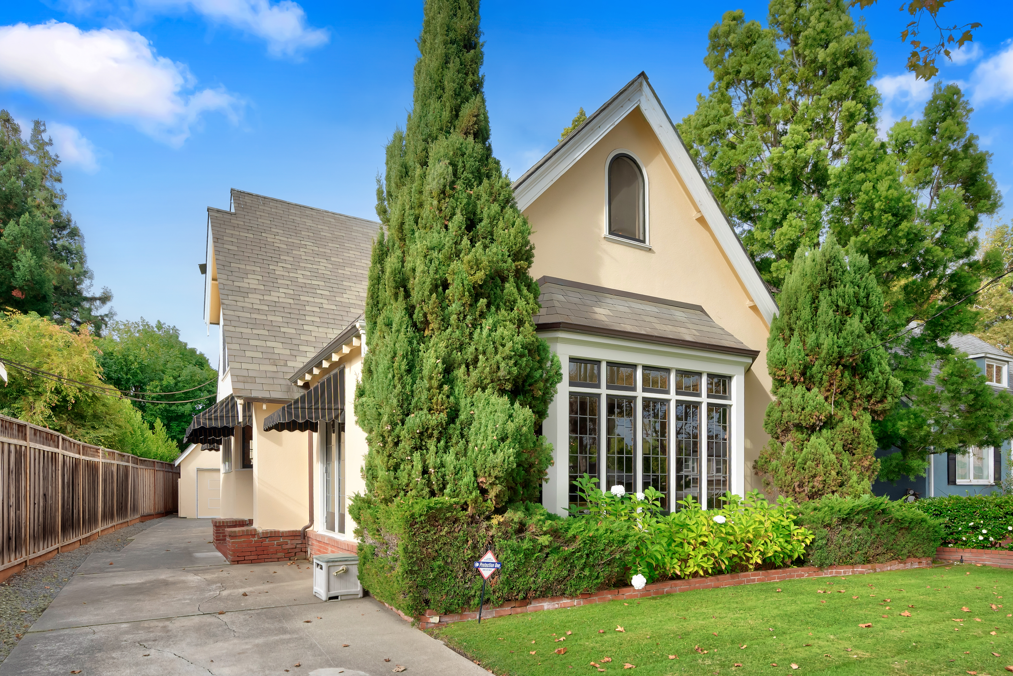 Desirable and Coveted Burlingame Park Location