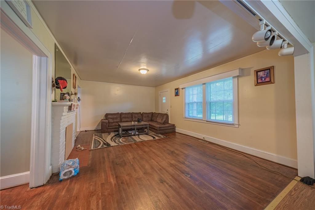 Fairview Dr, Lexington, NC 27292